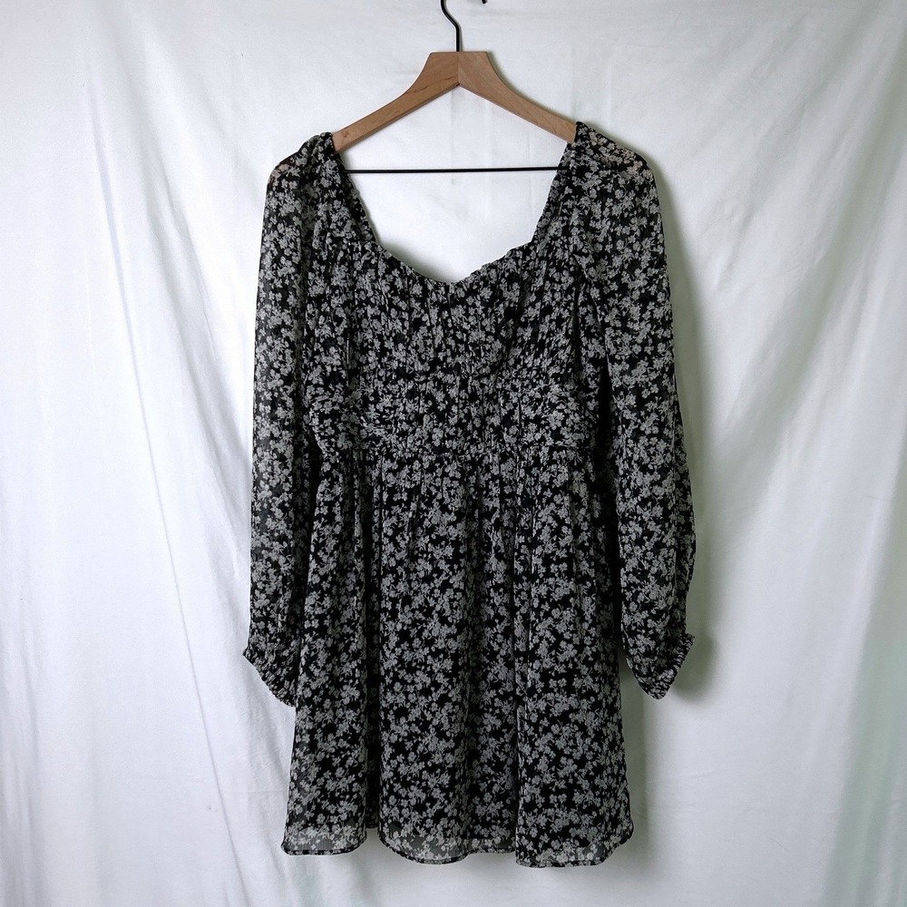 Express Womens Floral Smocked Back Chiffon Mini Dress Size M Black White